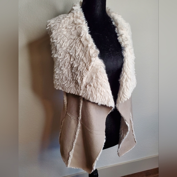 Cupcakes and Cashmere Vest - Picture 9 of 13